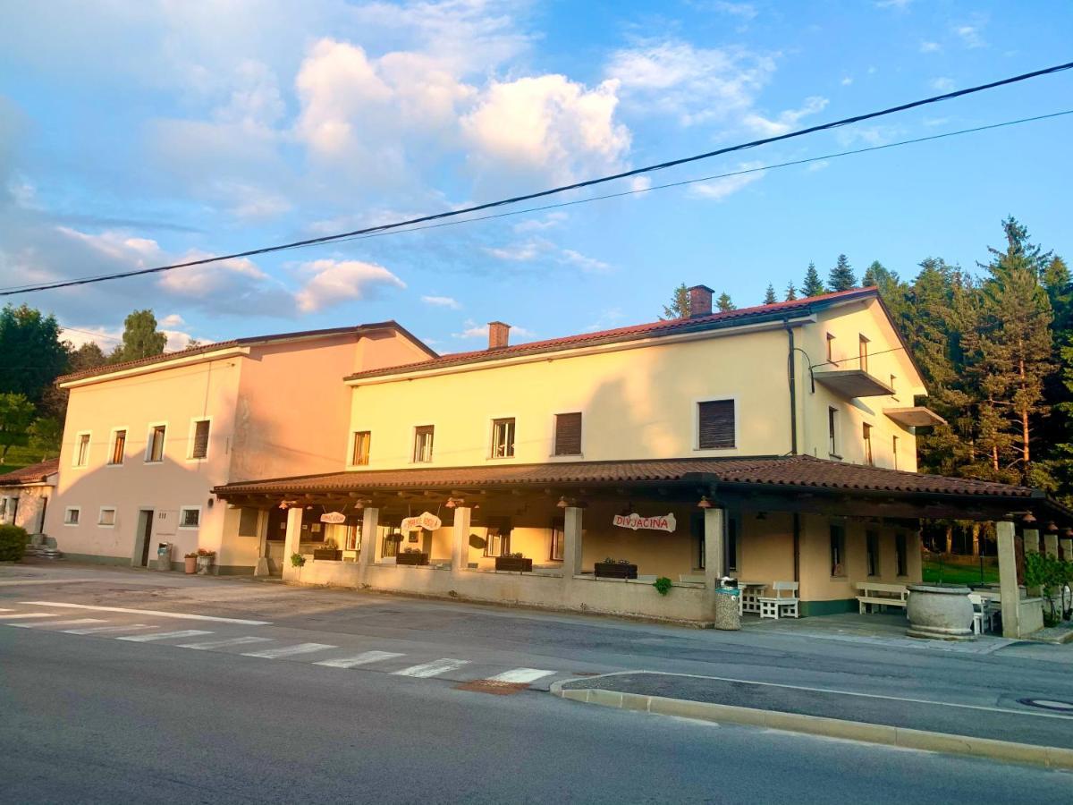 Gostisce Stari Grad Hotel Senozece Exterior photo